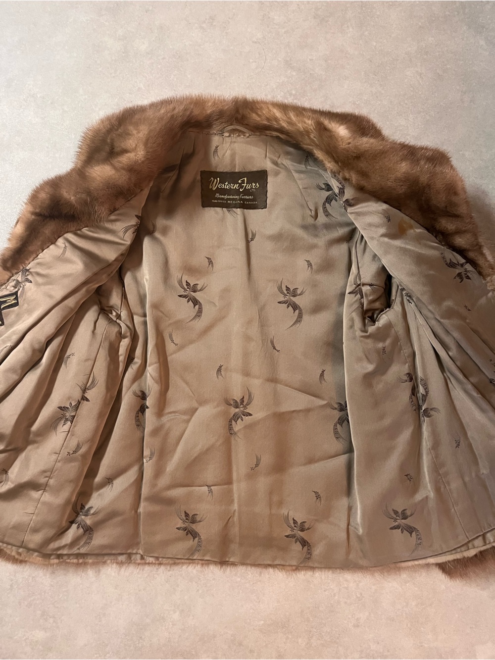 Vintage WESTERN FURS Mink Fur Coat Cognac/Brown
20” chest. S/M - Picture 3 of 15